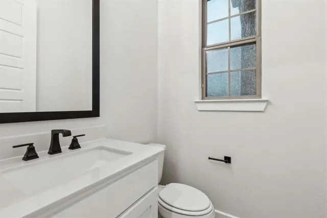 $679,900 | 121 Swan Lake Drive, Waxahachie, TX 75165