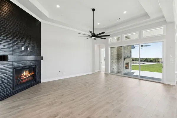 $679,900 | 121 Swan Lake Drive, Waxahachie, TX 75165