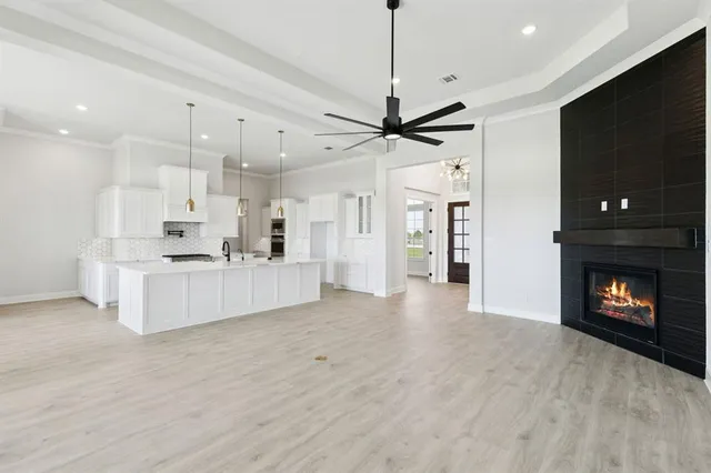 $679,900 | 121 Swan Lake Drive, Waxahachie, TX 75165