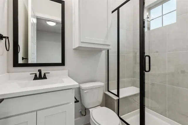 $679,900 | 121 Swan Lake Drive, Waxahachie, TX 75165