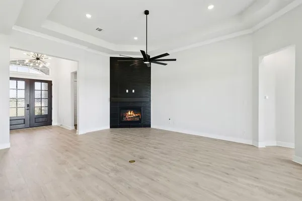 $679,900 | 121 Swan Lake Drive, Waxahachie, TX 75165
