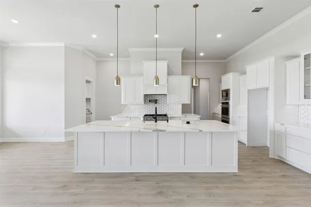 $679,900 | 121 Swan Lake Drive, Waxahachie, TX 75165