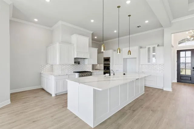 $679,900 | 121 Swan Lake Drive, Waxahachie, TX 75165