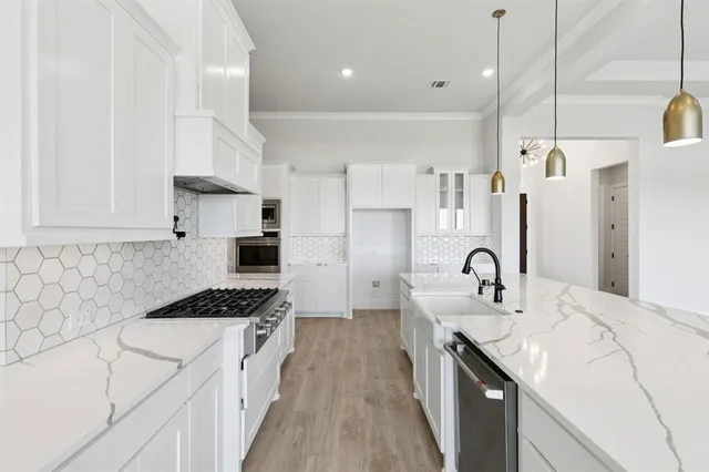 $679,900 | 121 Swan Lake Drive, Waxahachie, TX 75165