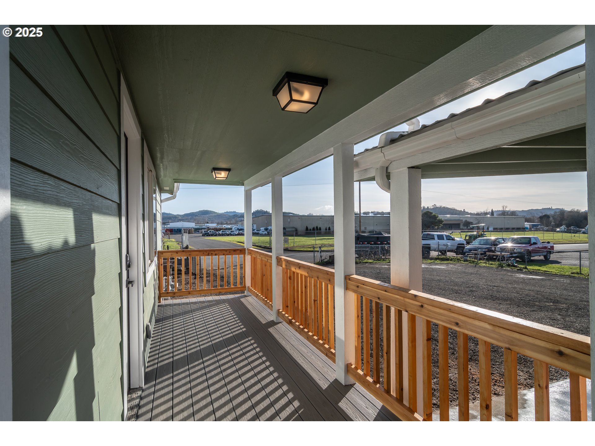 1558 Austin Road Roseburg, OR 97471 - Photo 4 of 36
