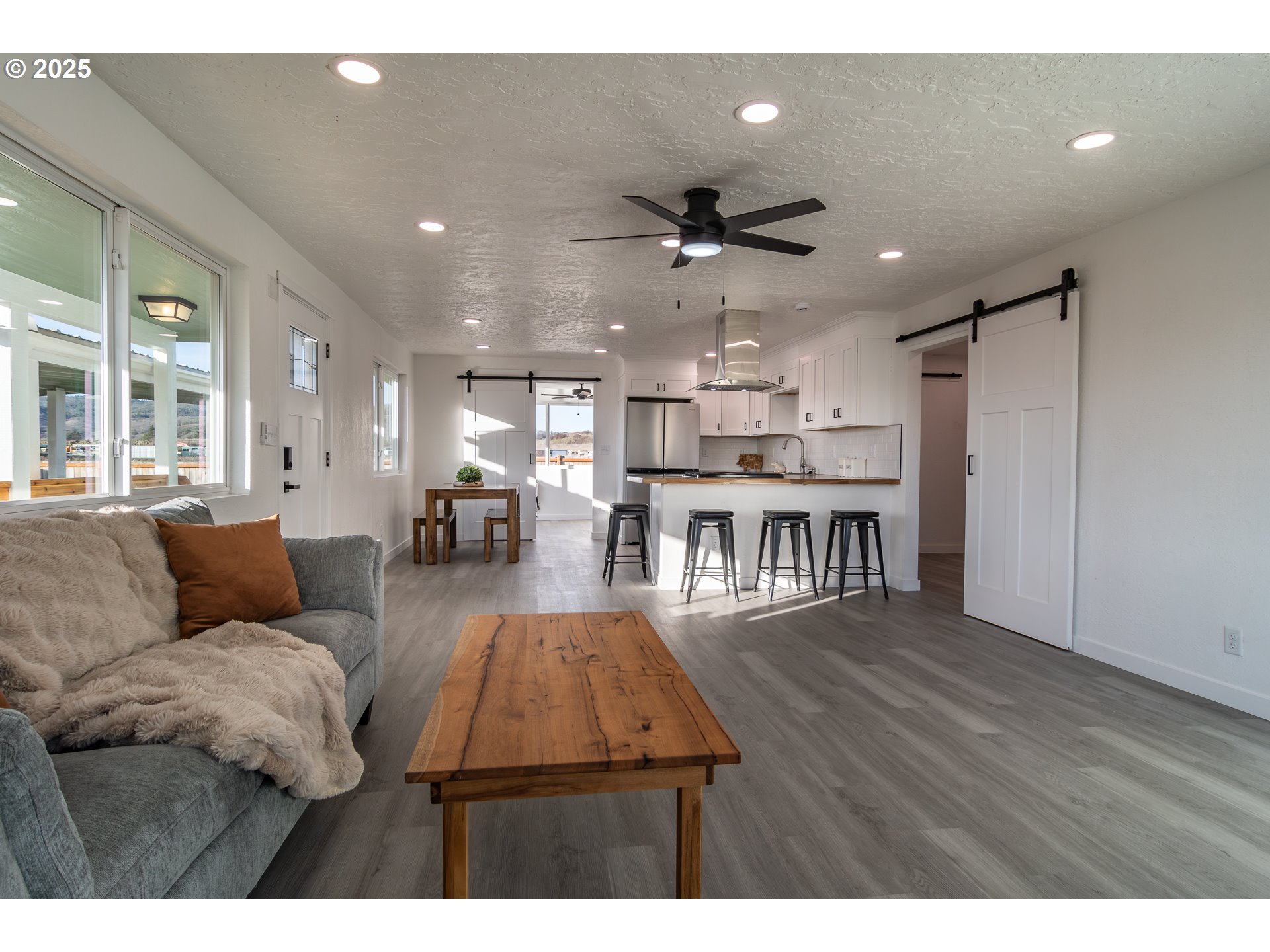 1558 Austin Road Roseburg, OR 97471 - Photo 8 of 36
