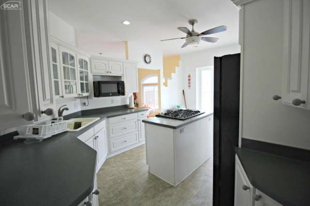 6269 North McKinley Road Flushing, MI 48433 - Photo 5 of 17 21113772-4.JPG