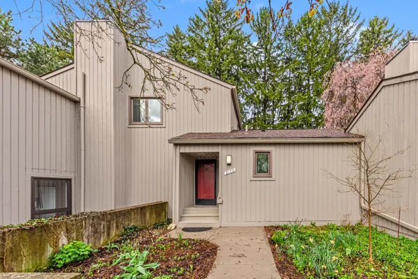 $450,000 | 2172 Overlook Court, Ann Arbor, MI 48103