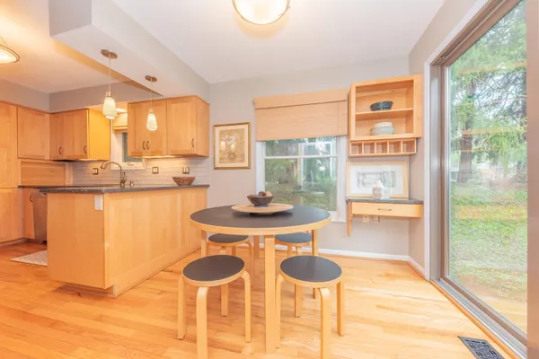 $450,000 | 2172 Overlook Court, Ann Arbor, MI 48103