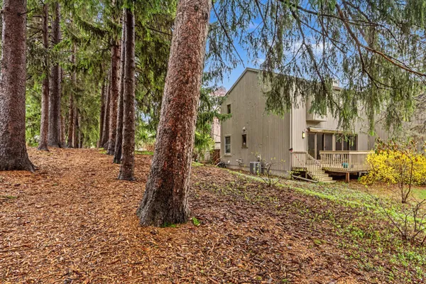 $450,000 | 2172 Overlook Court, Ann Arbor, MI 48103