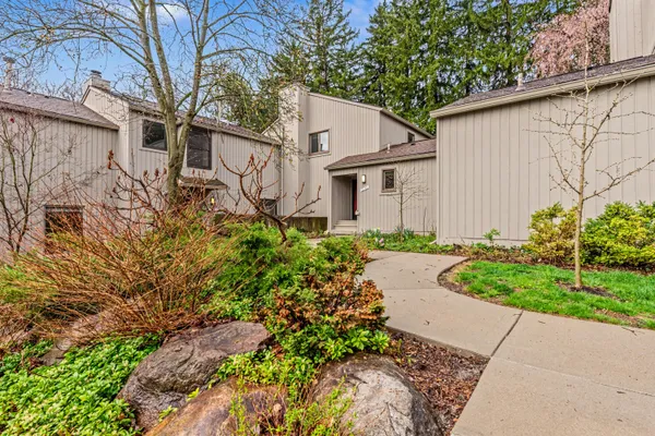 $450,000 | 2172 Overlook Court, Ann Arbor, MI 48103