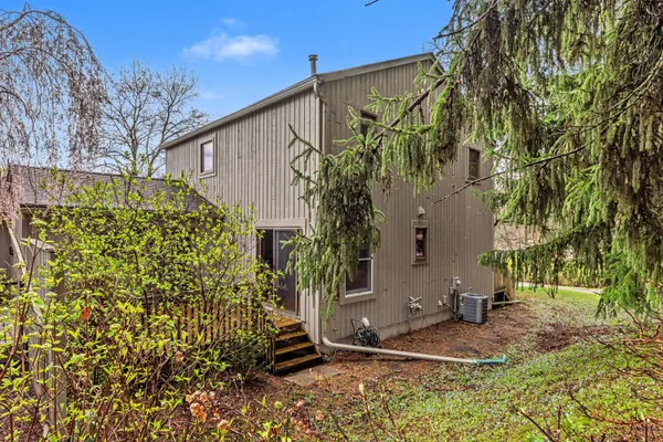 $450,000 | 2172 Overlook Court, Ann Arbor, MI 48103