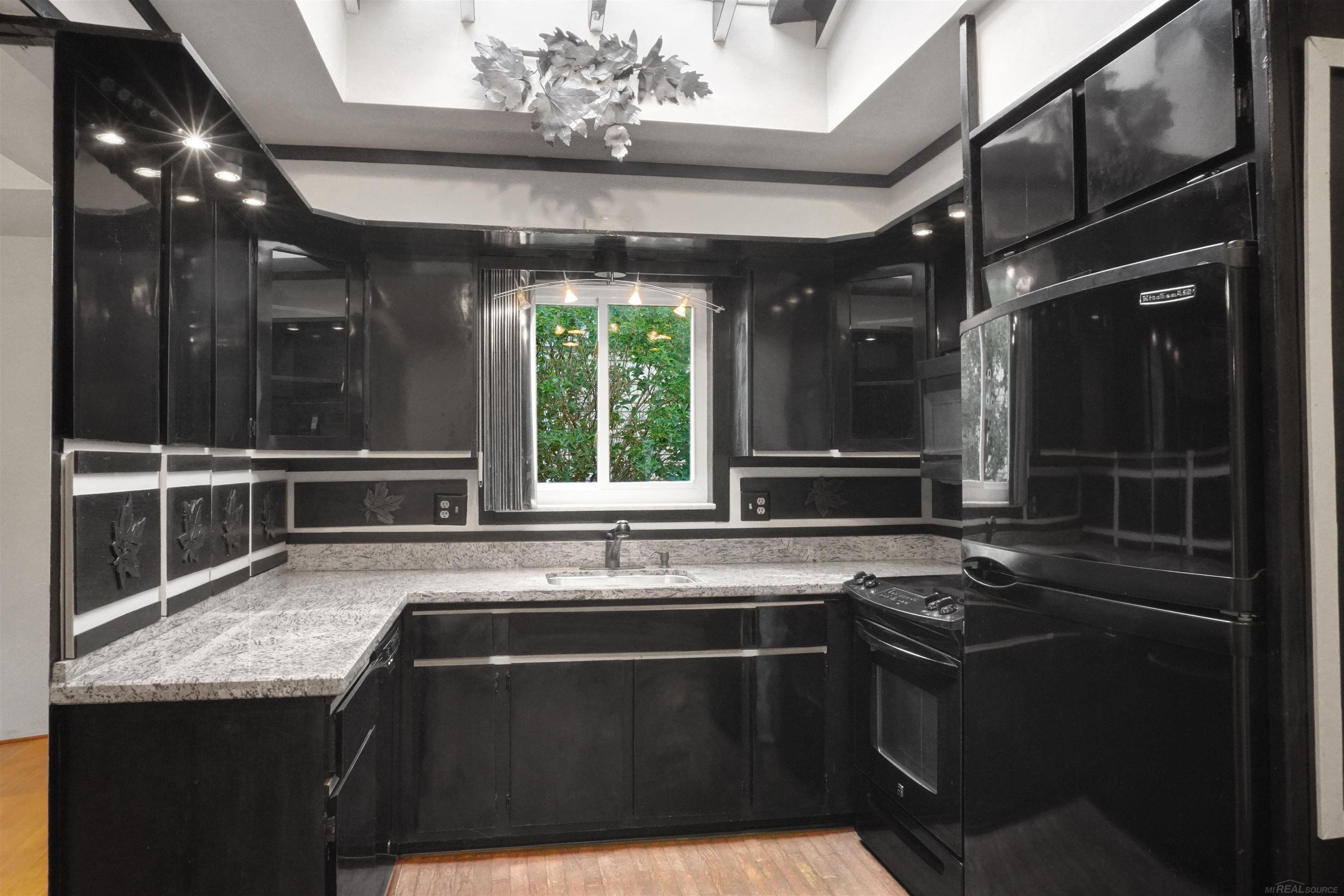 33726 Dyar Court Sterling Heights, MI 48310 - Photo 15 of 45 50212311-9b730b1d-4acf-490d-8475-eb2ff012f556.JPG