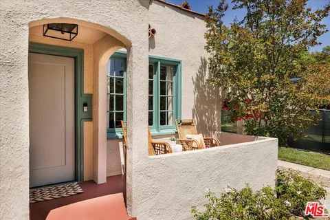 $1,125,000 | 1961 Queensberry Road, Pasadena, CA 91104