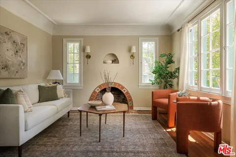 $1,125,000 | 1961 Queensberry Road, Pasadena, CA 91104