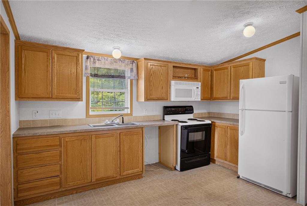 424 Castle Road Washington, PA 15301 - Photo 13 of 32