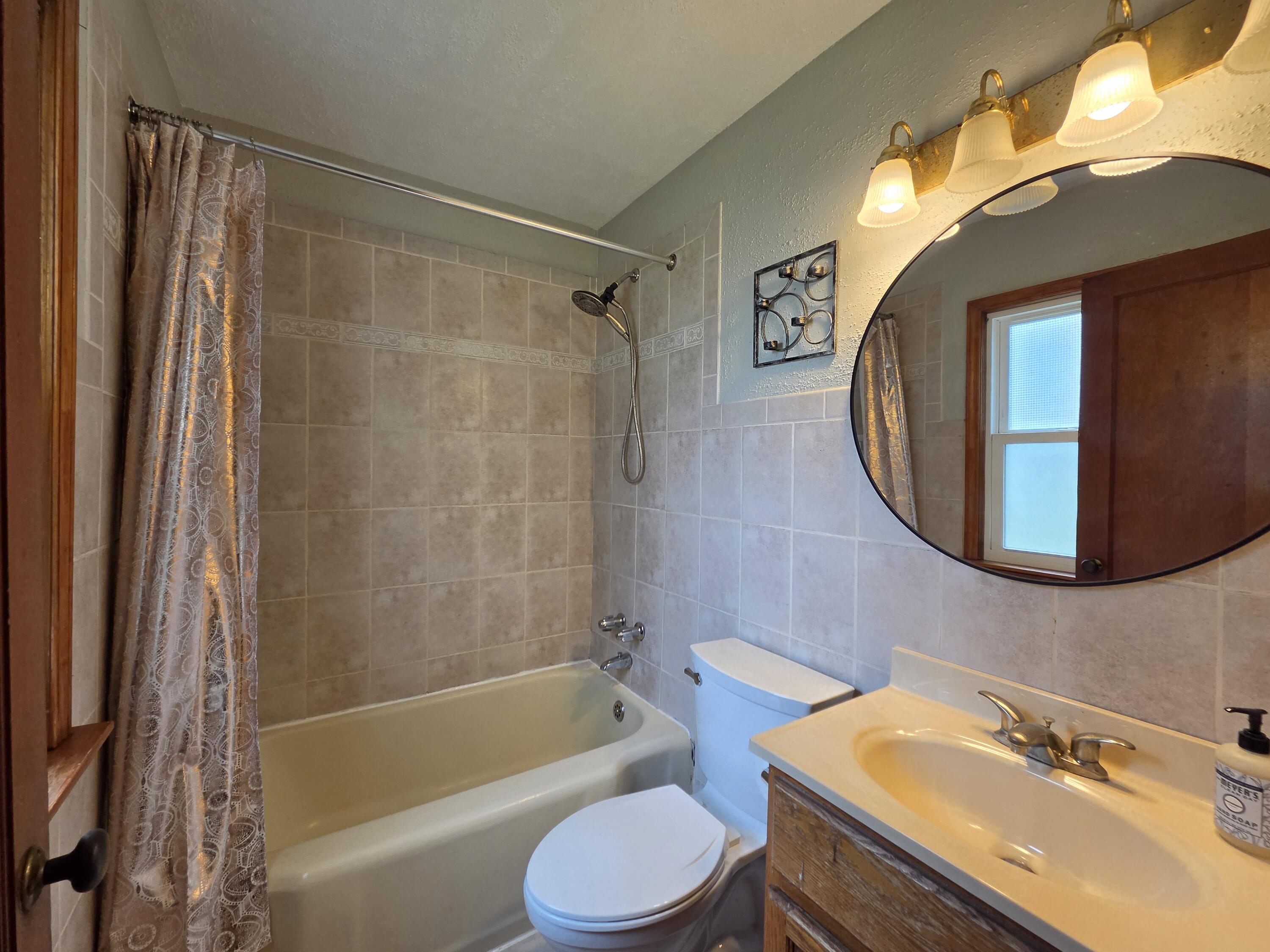 3265 South Burrell Street Milwaukee, WI 53207 - Photo 22 of 39 Bathroom