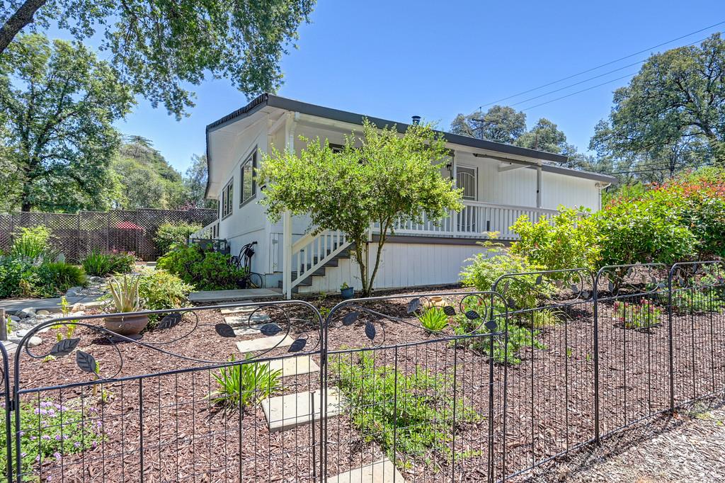 11375 Dry Creek Road Auburn, CA 95602 - Photo 3 of 33