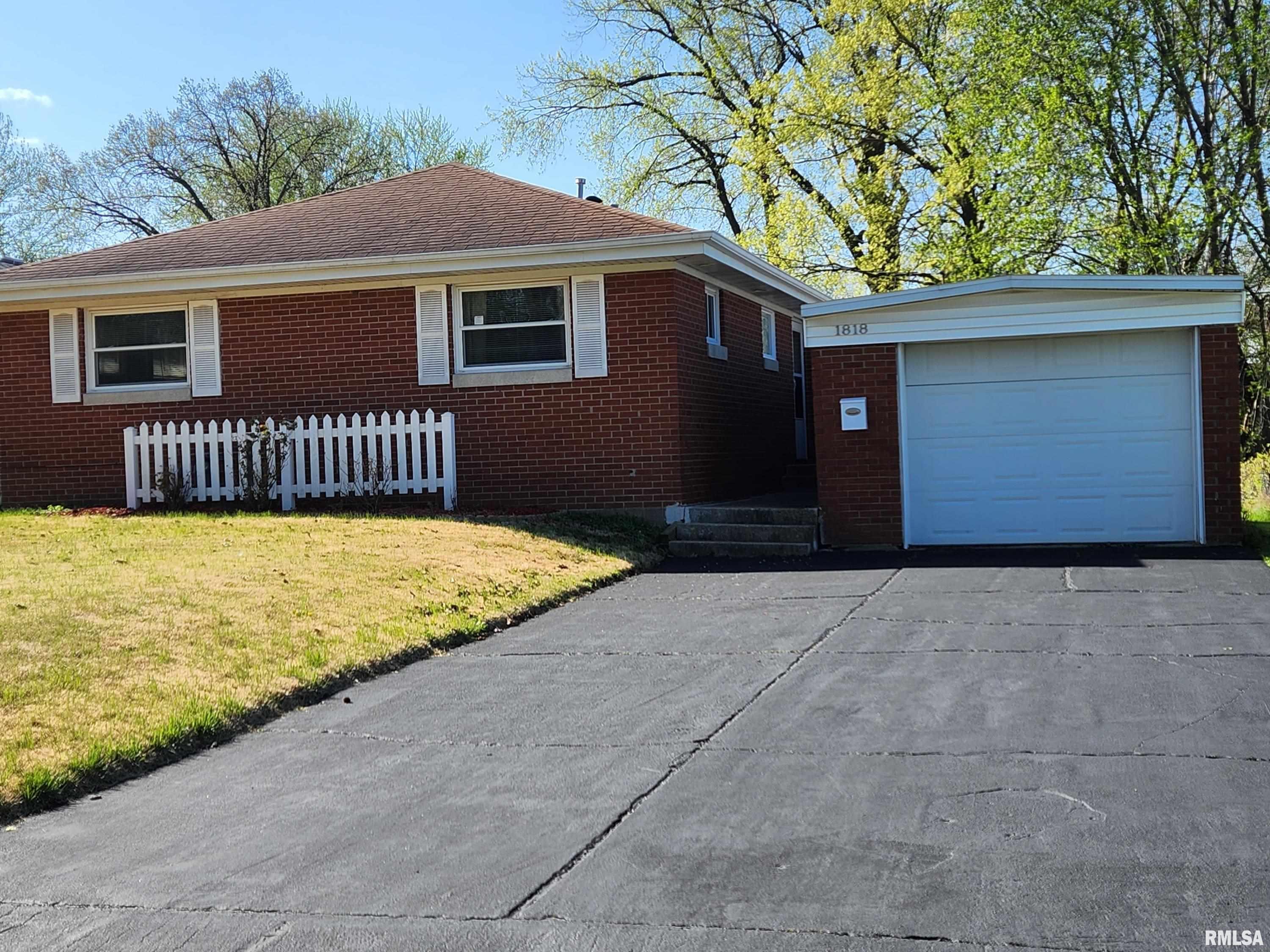 1818 Reed Avenue Springfield, IL 62704 - Photo 1 of 15 Gallery Image 1