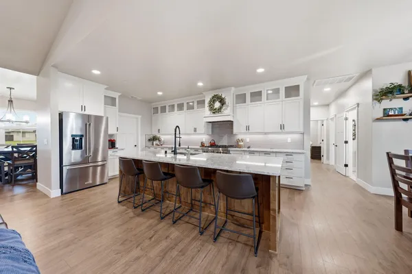 $750,000 | 6685 Scenic Oak Court, Redding, CA 96002