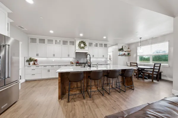 $750,000 | 6685 Scenic Oak Court, Redding, CA 96002