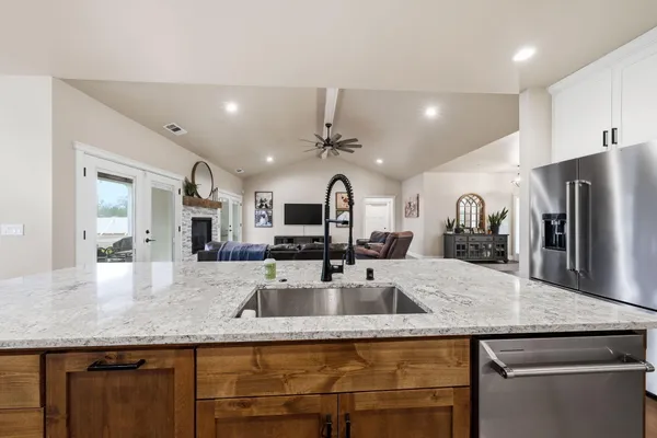 $750,000 | 6685 Scenic Oak Court, Redding, CA 96002