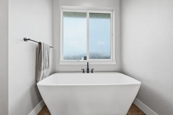 $750,000 | 6685 Scenic Oak Court, Redding, CA 96002