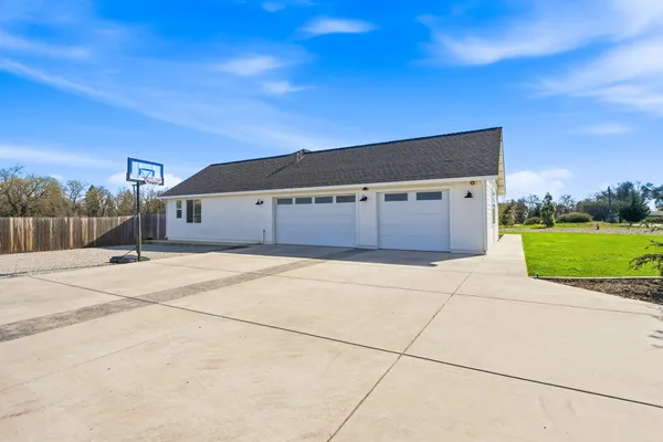 $750,000 | 6685 Scenic Oak Court, Redding, CA 96002