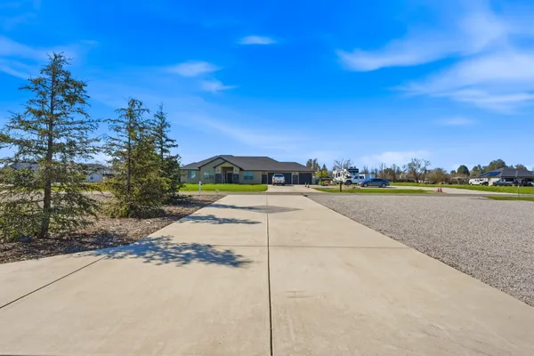 $750,000 | 6685 Scenic Oak Court, Redding, CA 96002