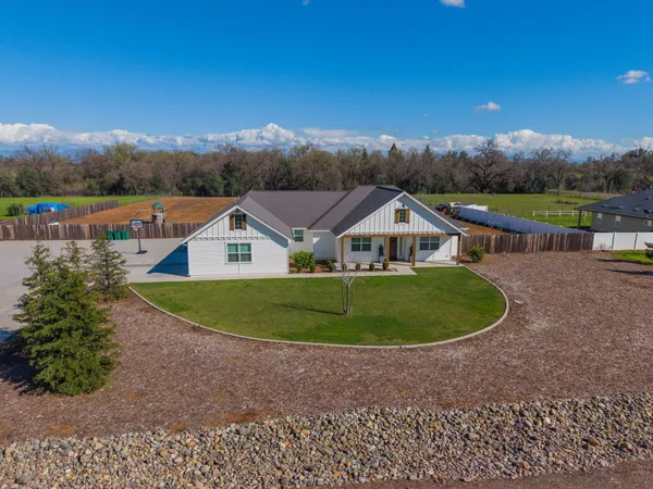 $750,000 | 6685 Scenic Oak Court, Redding, CA 96002