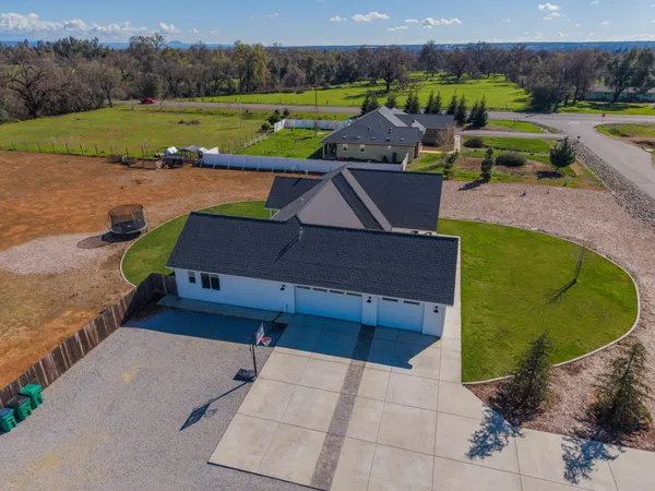 $750,000 | 6685 Scenic Oak Court, Redding, CA 96002