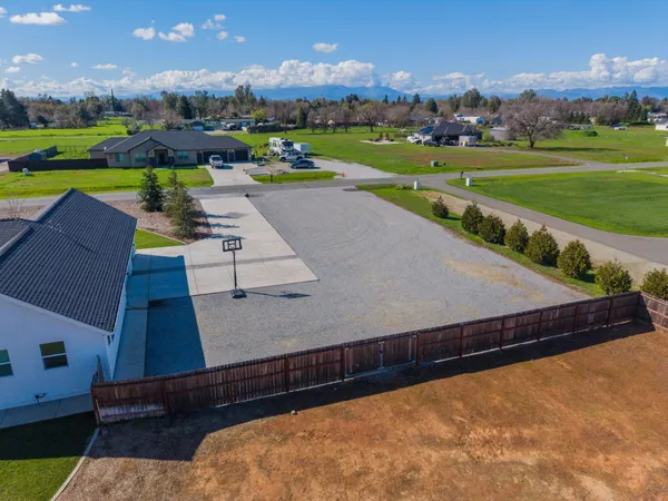 $750,000 | 6685 Scenic Oak Court, Redding, CA 96002