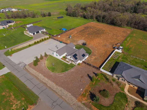 $750,000 | 6685 Scenic Oak Court, Redding, CA 96002