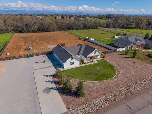 $750,000 | 6685 Scenic Oak Court, Redding, CA 96002