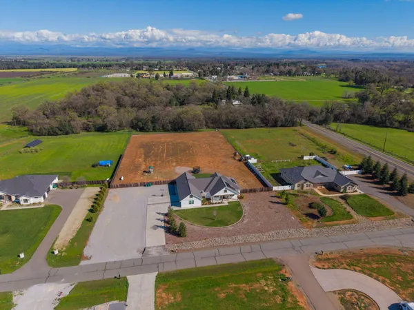 $750,000 | 6685 Scenic Oak Court, Redding, CA 96002