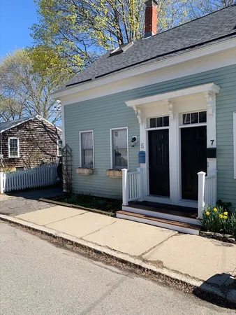 $3,300 | 5 Chestnut Street, Newburyport, MA 01950