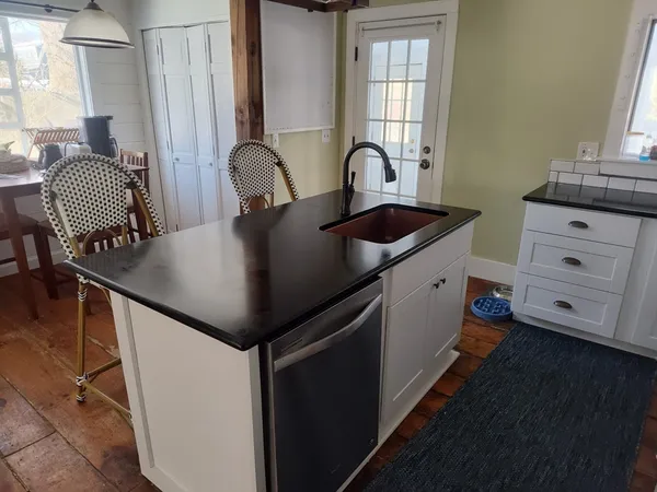$3,300 | 5 Chestnut Street, Newburyport, MA 01950