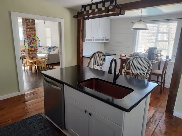 $3,300 | 5 Chestnut Street, Newburyport, MA 01950