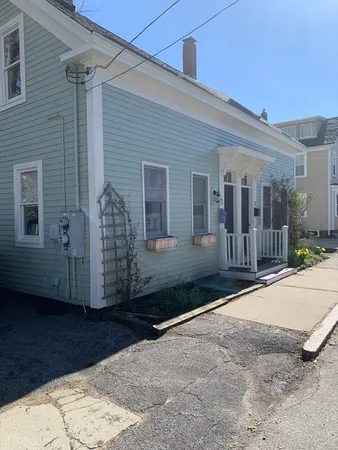 $3,300 | 5 Chestnut Street, Newburyport, MA 01950