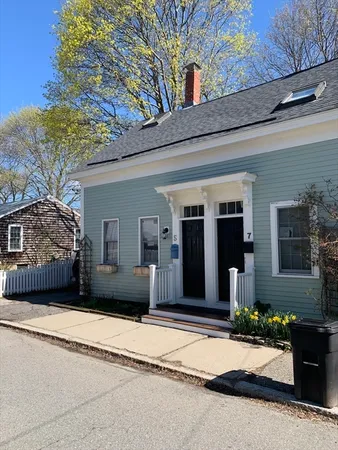 $3,300 | 5 Chestnut Street, Newburyport, MA 01950