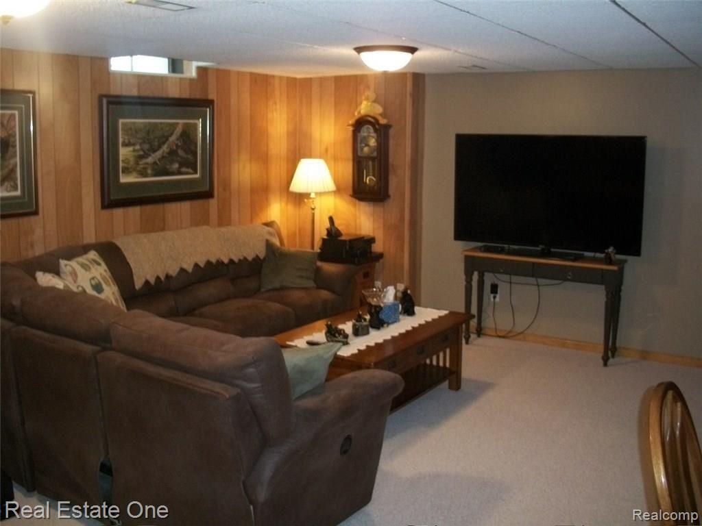 62402 Raleigh Court, Unit 2 South Lyon, MI 48178 - Photo 32 of 45 100_5164.JPG