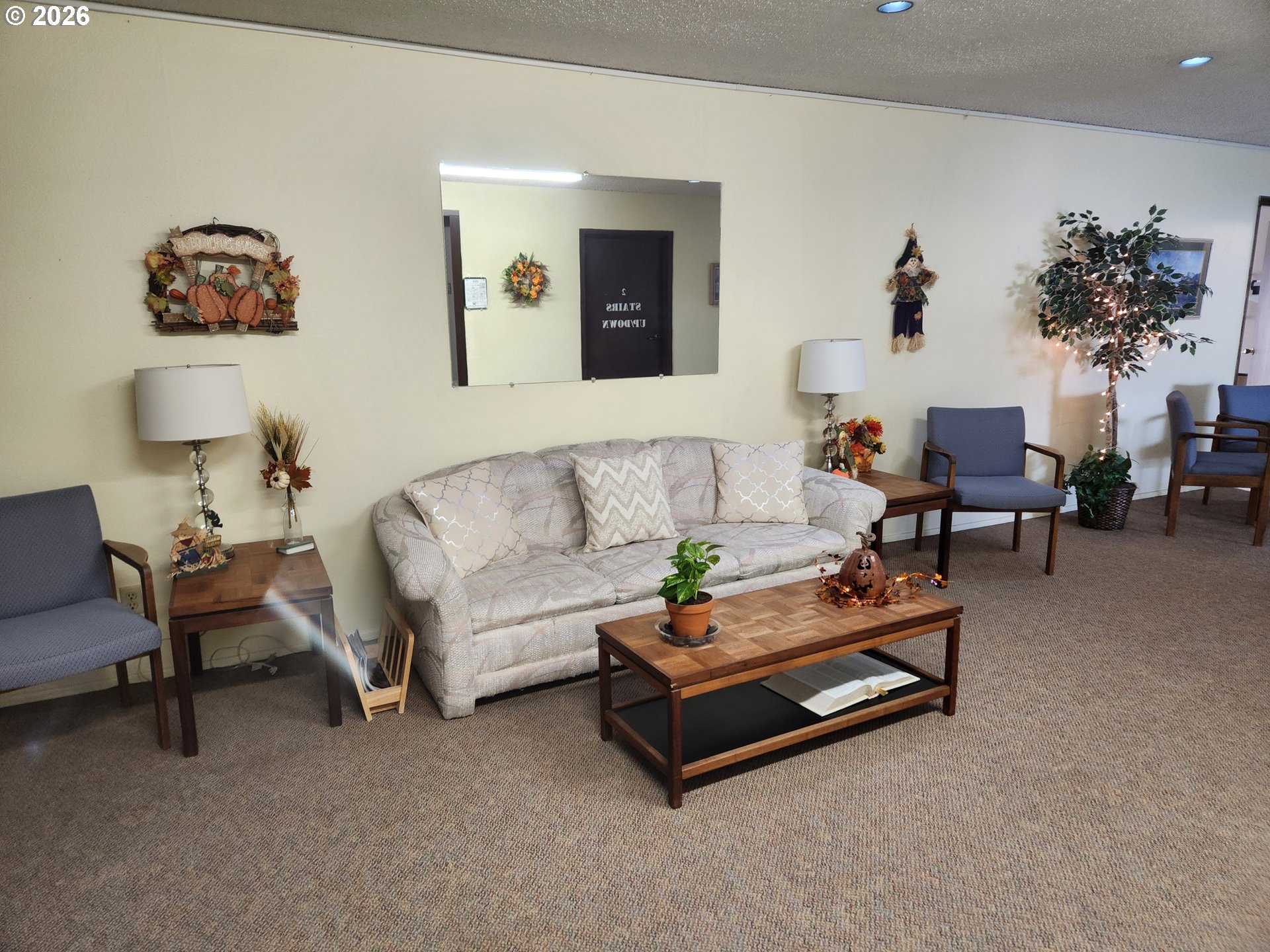 950 Evergreen Road, Unit 110 Woodburn, OR 97071 - Photo 24 of 38 Living Room