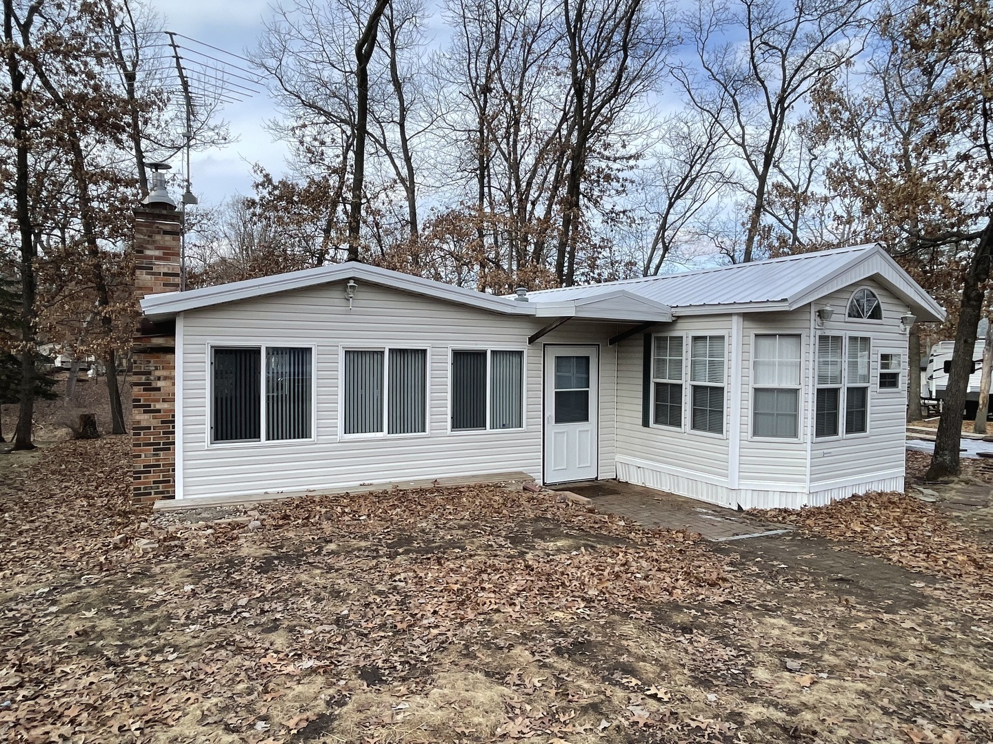 4-52 Woodhaven Lakes Sublette, IL 61367 - Photo 2 of 35 a front view of a house with a garden