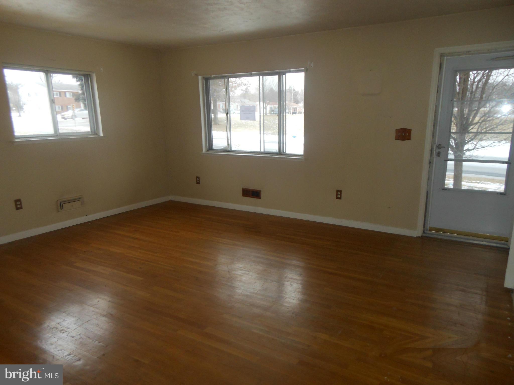 1403 Adamsview Road Catonsville, MD 21228 - Photo 3 of 13 Living Room