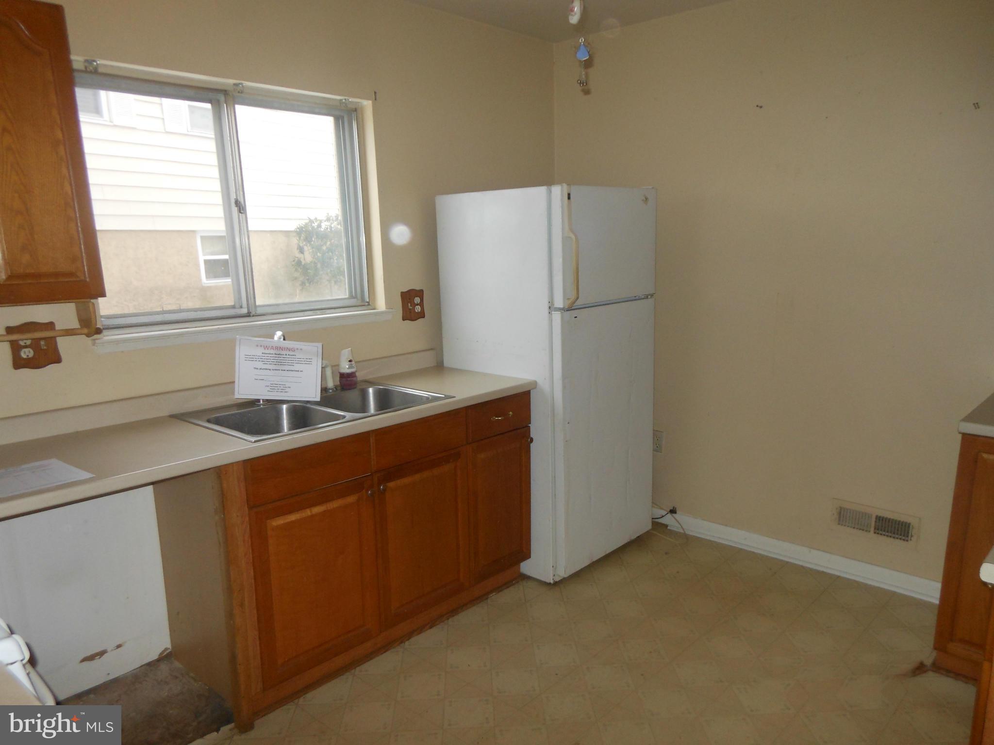 1403 Adamsview Road Catonsville, MD 21228 - Photo 6 of 13 Kitchen-photo two