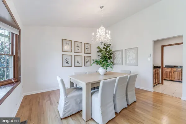 $1,325,000 | 1807 Abbey Glen Court, Vienna, VA 22182