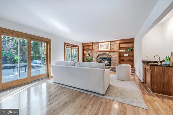 $1,325,000 | 1807 Abbey Glen Court, Vienna, VA 22182
