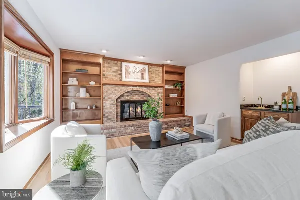 $1,325,000 | 1807 Abbey Glen Court, Vienna, VA 22182