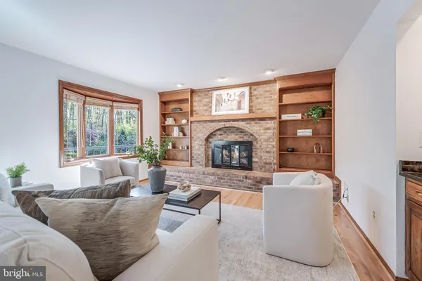 $1,325,000 | 1807 Abbey Glen Court, Vienna, VA 22182