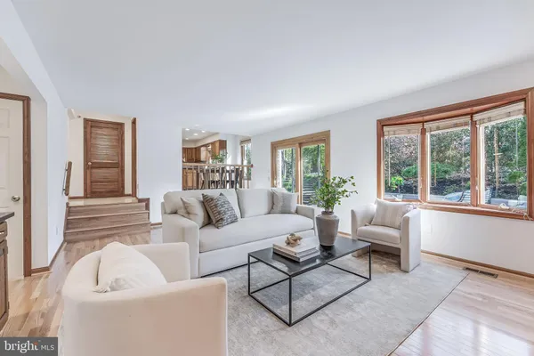 $1,325,000 | 1807 Abbey Glen Court, Vienna, VA 22182
